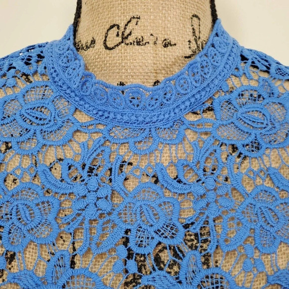 NANETTE LEPORE Women's Venetian Blue Lace Cutout Shell Size Small Blue New - Picture 6 of 14